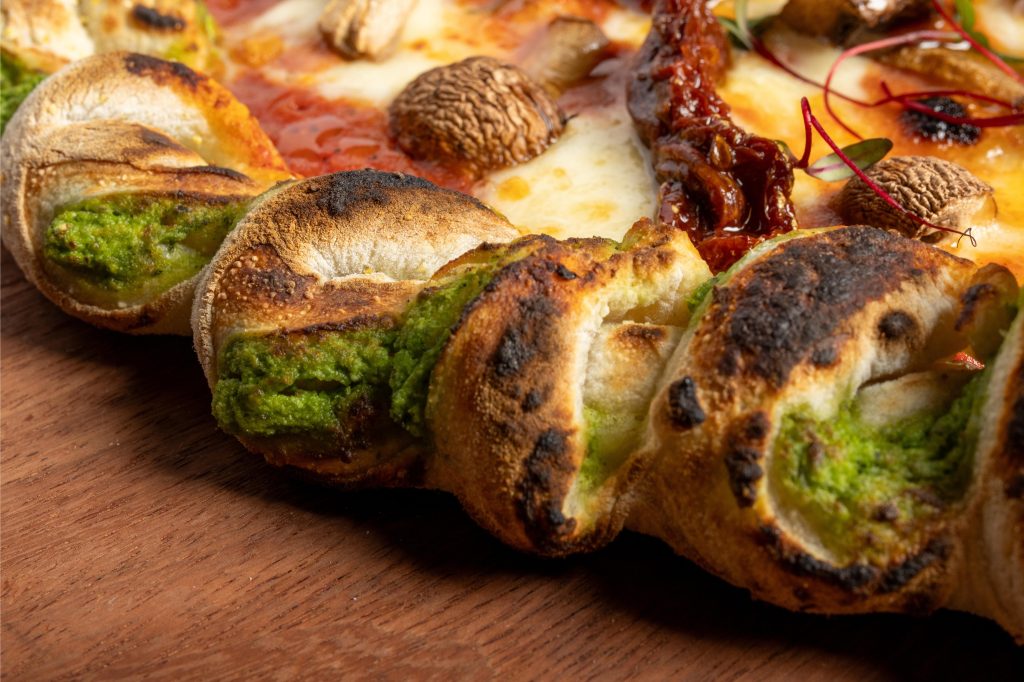 Orilla de pesto y ricotta artesanal creacion del chef Mariano Codoñer en Terra Nostra Pizzería Gourmet Guatemala